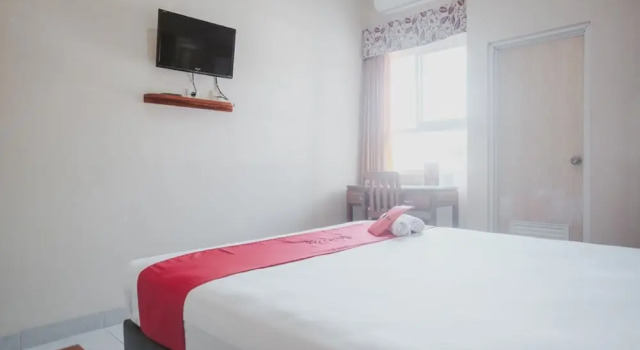 RedDoorz near Ambarukmo Yogyakarta, Book Hotel Banguntapan 