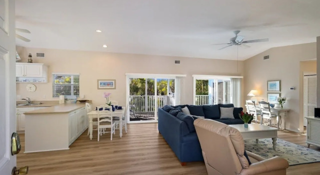 Holly Hideaway 2 Bedroom Home by RedAwning