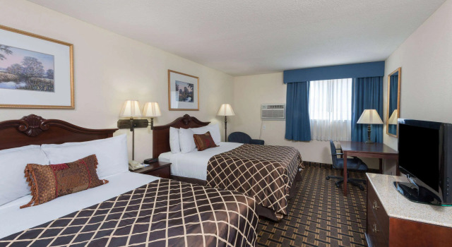 Baymont by Wyndham Osage Beach, Забронировать Отель Отели в центре Осейдж-Бич, в центре