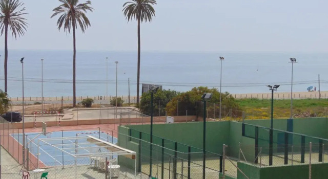 Вилла Astonishing beach and pool house