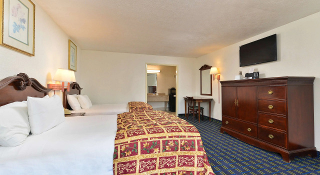 Четырёхместный номер Standard Americas Best Value Inn Suites South Boston
