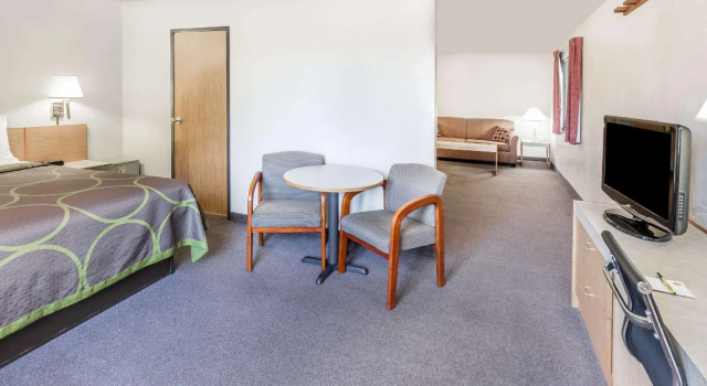 Doppel Suite Super 8 by Wyndham Bend