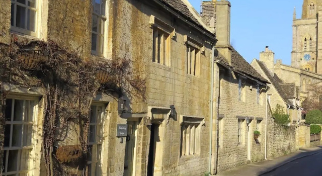 2 Lawrence Lane, BURFORD
