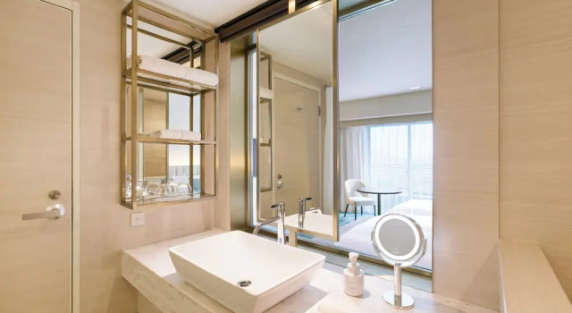 Двухместный номер Corner Comfort with South view Kobe Meriken Park Oriental Hotel