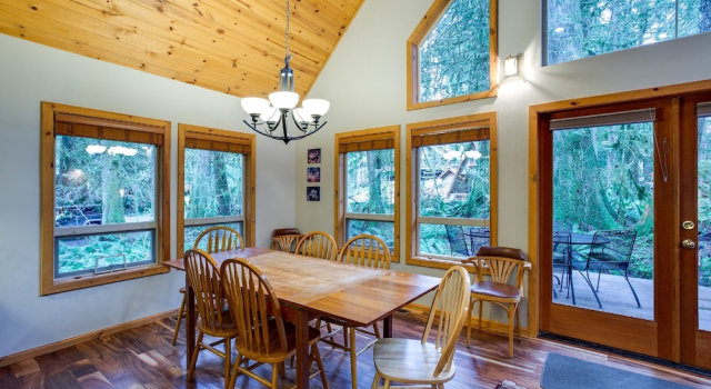 Mt Baker Lodging Cabin 40 - HOT TUB, PETS, SLEEPS 8! by MBL, Book Hotel 4-stjernede hoteller i Glacier, 4*