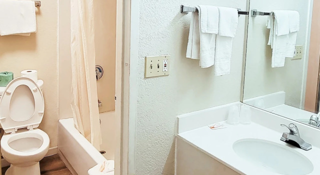 Четырёхместный люкс Standard Studios & Suites 4 Less Charlotte