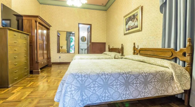 Номер Deluxe Capital Plaza Hotel