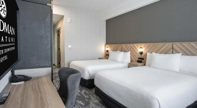 Четырёхместный номер Standard Sandman Signature Fort Worth Texas Hotel