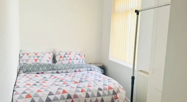 Stoke-on-trent - House - Sleeps 7 - City Centre