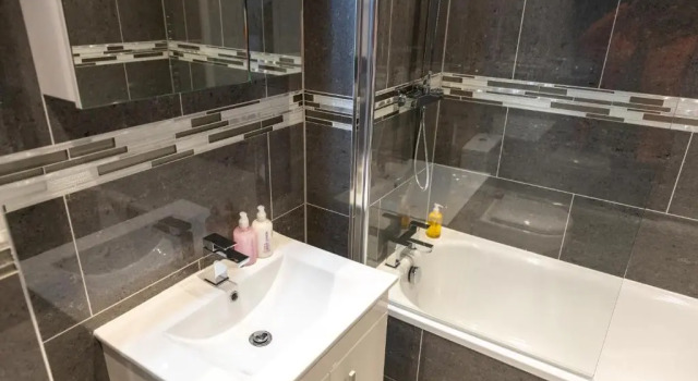 Апартаменты Zen Quality flats near Heathrow that are Cozy CIean Secure total of 8 flats group bookings available