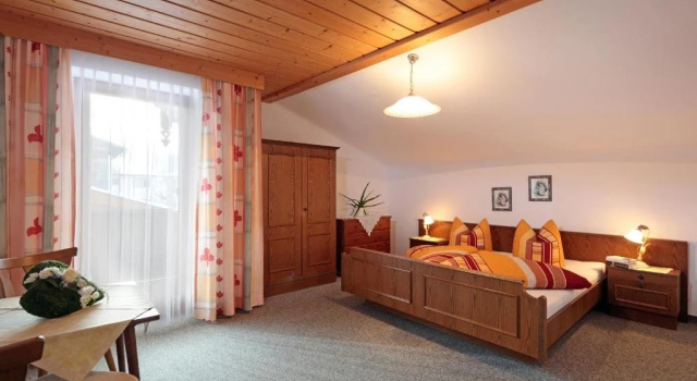 Haus Schroll, Rezervați Hotel Hoteluri în Tirol cu parcare, Parcare