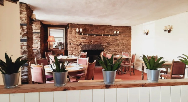 Lion Hotel Dulverton, Забронировать Отель Отели Англии с завтраком, Завтраки