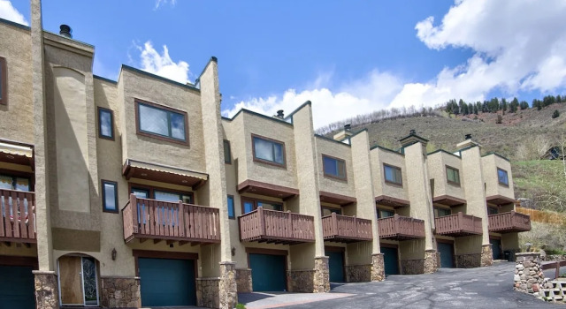 Eiger 9 3 Bedroom Condo by RedAwning