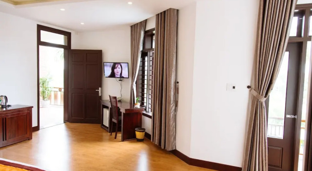 Трёхместный номер Standard c 1 комнатой с балконом и с видом на бассейн Hoi An Golden Rice Villa