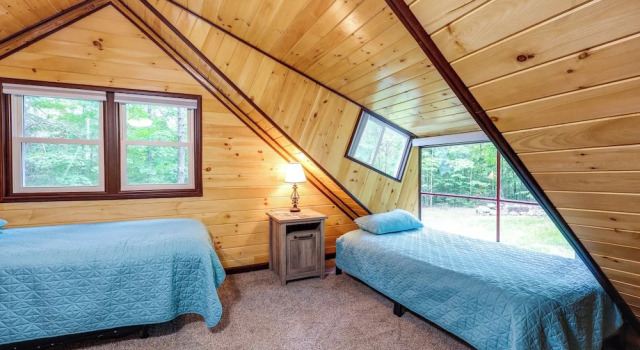 Cozy Elizabethtown Cabin with Fire Pit, Buchen Sie Ferienhaus  