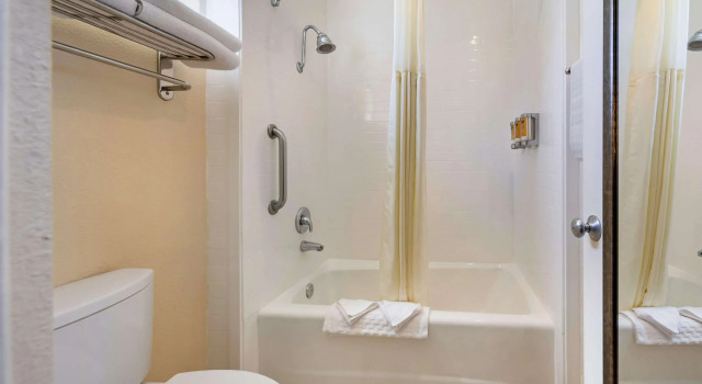 Четырёхместный номер Deluxe Best Western Plus Black Oak