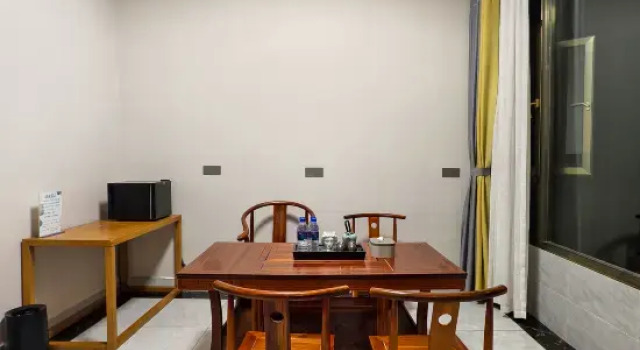 Двухместный семейный люкс Erhai Lake · Jingxi Courtyard Homestay (Ideal State Branch)