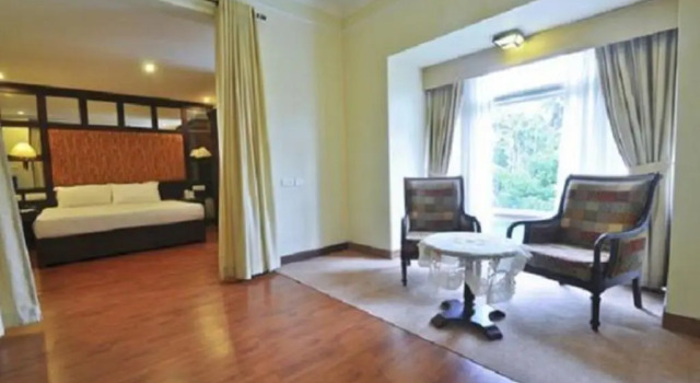 Люкс Holiday Hotel