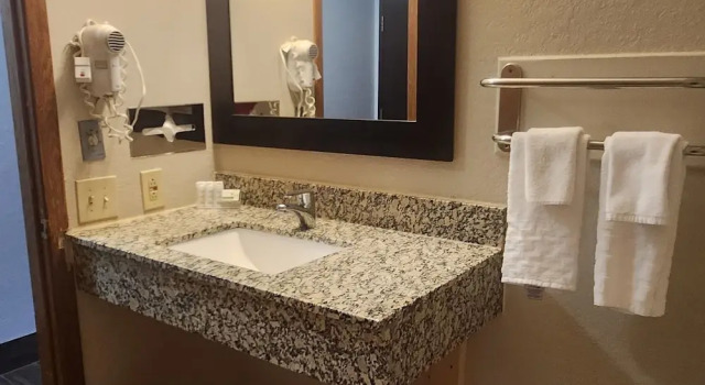 Номер Superior Ramada by Wyndham Cedar Rapids South