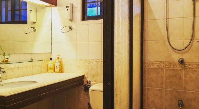 Кровать в общем номере Spinning Cat Hostel - Adults Only