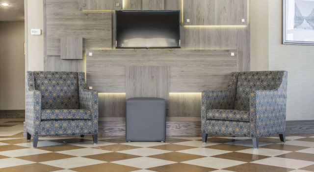 Comfort Inn Fallsview, Забронировать Отель Отели Ниагара Фолс с парковкой, рядом с Крытый аквапарк Фоллсвью, Парковка