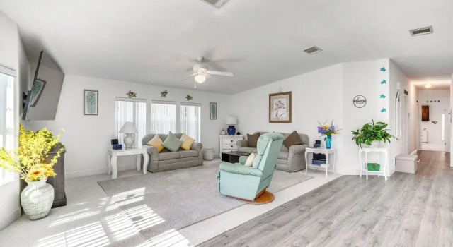 Коттедж Waterfront Weeki Wachee Home w/ Fire Pit!