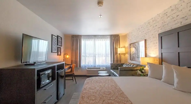 Двухместный люкс Oxford Suites Chico