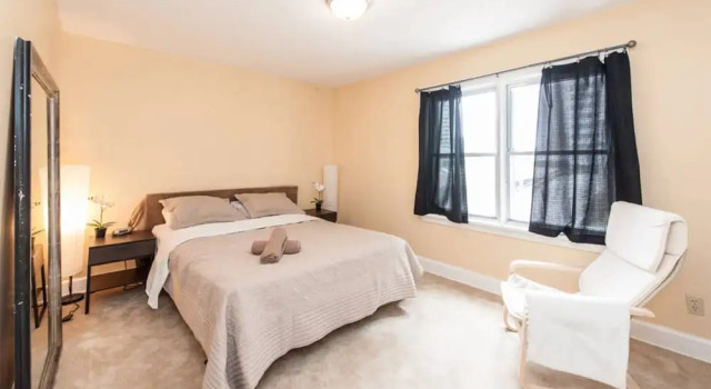 Home in Trendy & Vibrant Westboro, Varaa Hotelli Ottawa 