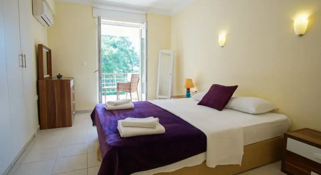 Вилла с 5 комнатами Larmos Villa