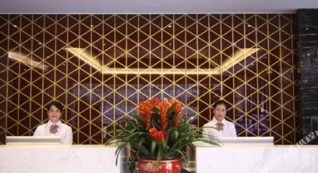 Longchuan Guanglong Business Hotel