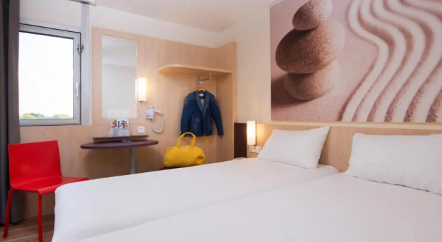 Трёхместный номер Standard ibis Styles Paris Roissy-CDG