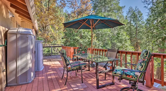 Коттедж с 2 комнатами с балконом Deck w/ Forest Views: Quiet Twain Harte Cabin