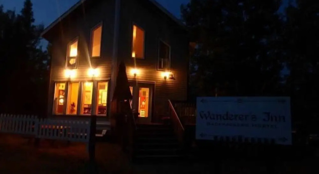 Wanderer's Inn Backpackers Hostel, Book Hostel Haines Junction Yukon