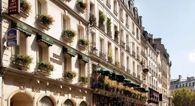 Кровать в общем номере Hotel Left Bank Saint Germain