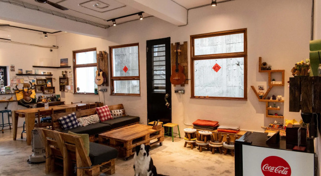Кровать в общем номере 框框背包客棧 Kuang Kuang Hostel