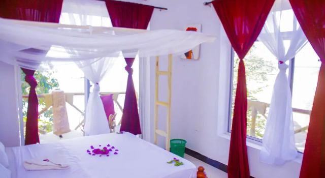 Room-room K - at the Left Side sea View, Забронировать Гостевой дом Нунгви Kaskazini 'A'