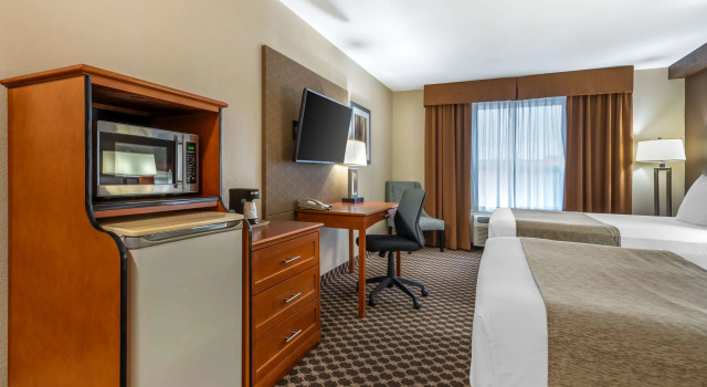 Четырёхместный номер Standard Best Western Strathmore Inn
