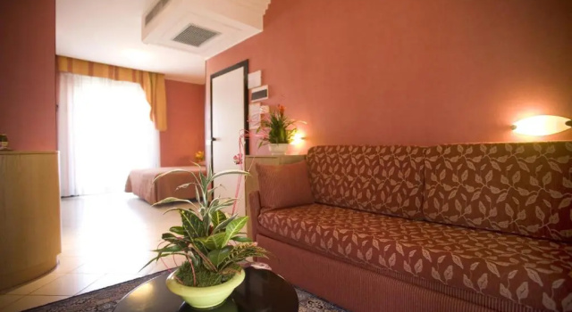 Четырёхместный номер Standard Hotel Junior by OasiGroup Hotels