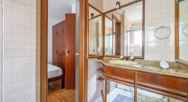 Апартаменты Apartment in BC Center With Side sea View Erz0502