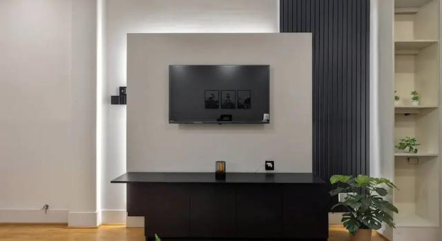Minimalist Apt at DAC Intl Airport Msg to Avail Special Offer for Flight Catcher