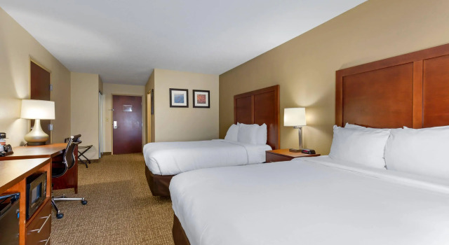 Четырёхместный номер Standard Comfort Inn & Suites Cambridge