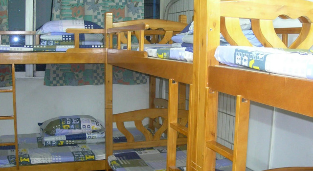Mike Youth Hostel, Забронировать Хостел Отели Гуанчжоу с парковкой, рядом с Станция метро Zhujiang New Town, Парковка