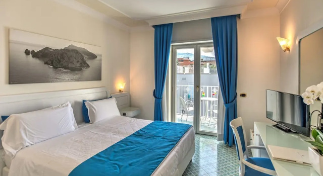 Двухместный номер Superior с балконом и с частичным видом на море Grand Hotel Riviera