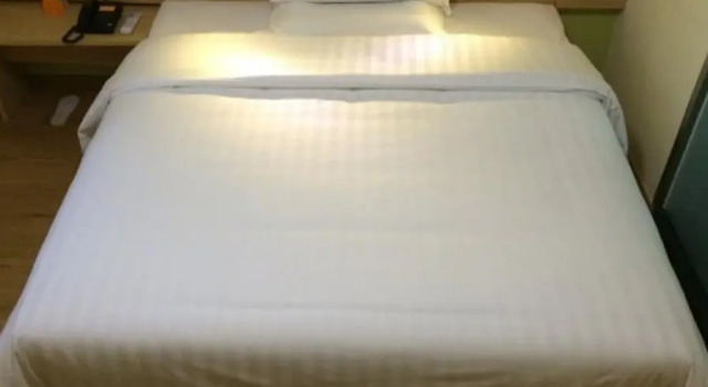 Номер Standard 7 Days Inn Urumqi Beimen Guangming Road Hotel
