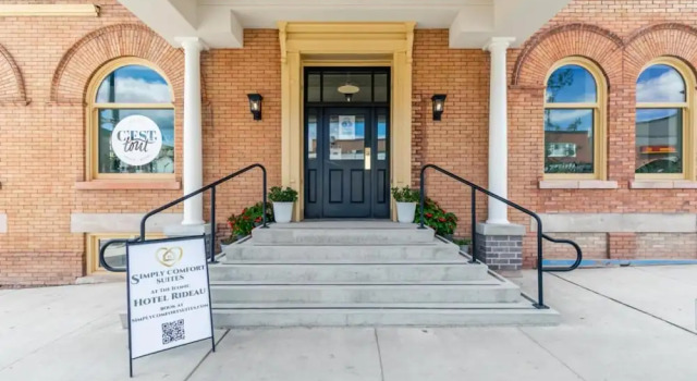 Iconic Rideau 1Bd Unit Balcony Free Parking 1