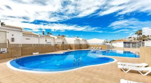 Beautiful bungalow in Island Village, Забронировать Отель Адехе Teide National Park, рядом с Пуерто Колон