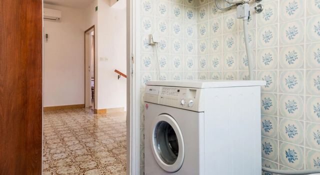 Amazing Home in Supetarska Draga With Wifi and 3 Bedrooms, Prenota Hotel Hotel a Isole Quarnerine con parcheggio, Parcheggio