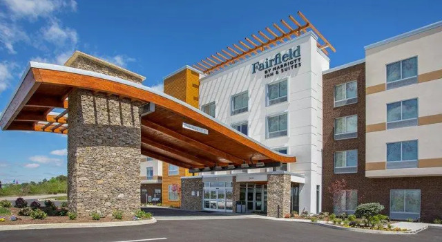 Кровать в общем номере Fairfield Inn & Suites by Marriott Pigeon Forge