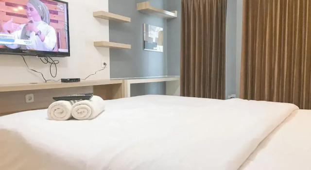 Wonderful And Modern Studio At Orchard Supermall Mansion Apartment, Book Apartment Hotels in East Java with a Pool, Swimming Pool