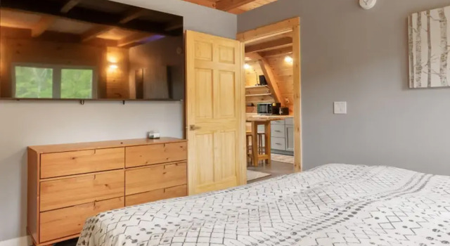 Birch Haven Tree House Directly ON Trail, Book Vacation Home Pittsburg 